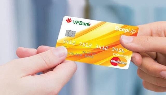 Thẻ Tín Dụng FE Credit: 1